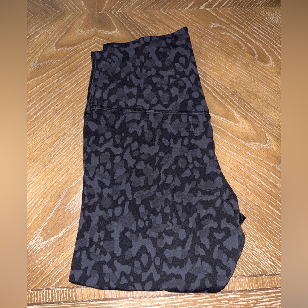 LULULEMON - align, size 8, capri